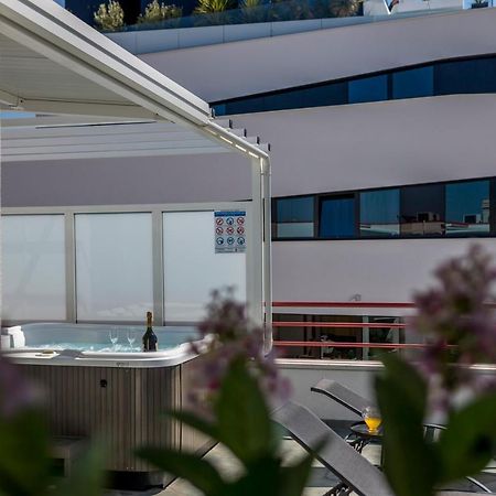 Seaside Penthouse With Hot Tub Sky Living Apartman Split Kültér fotó
