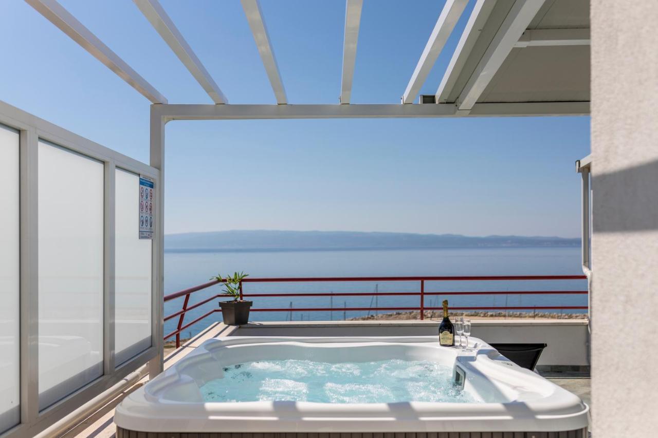 Seaside Penthouse With Hot Tub Sky Living Apartman Split Kültér fotó