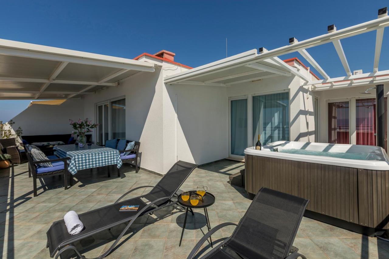 Seaside Penthouse With Hot Tub Sky Living Apartman Split Kültér fotó