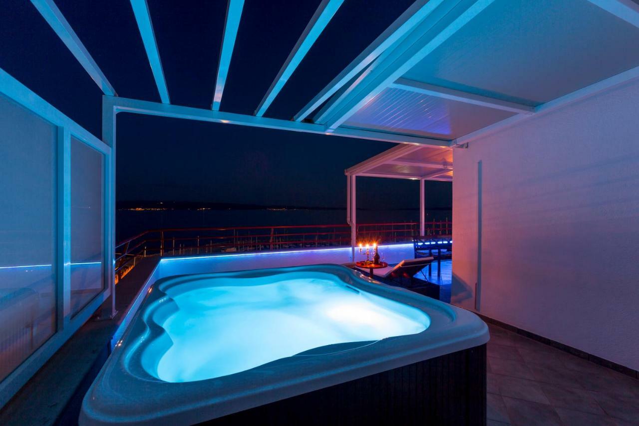 Seaside Penthouse With Hot Tub Sky Living Apartman Split Kültér fotó