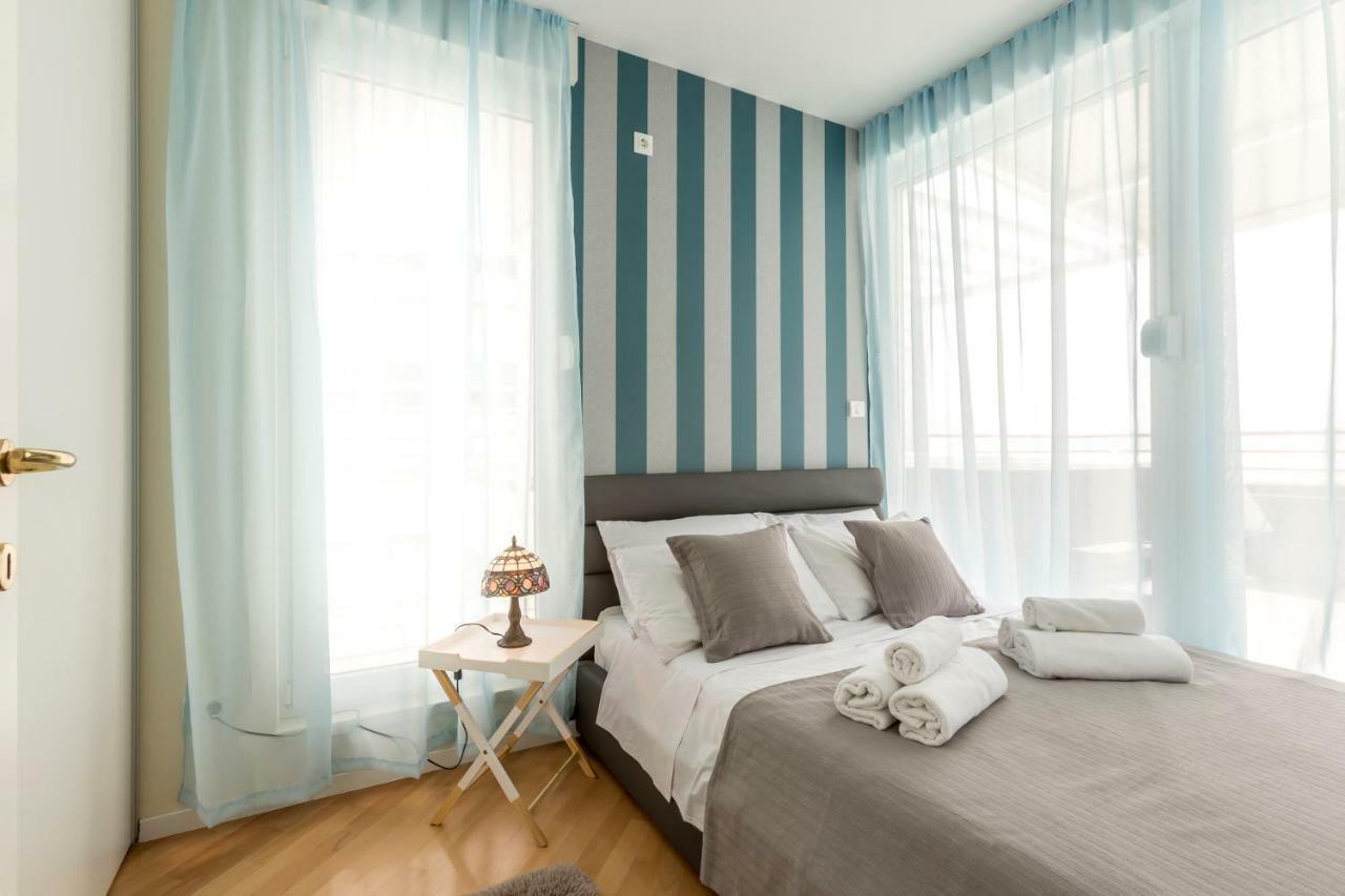 Seaside Penthouse With Hot Tub Sky Living Apartman Split Kültér fotó
