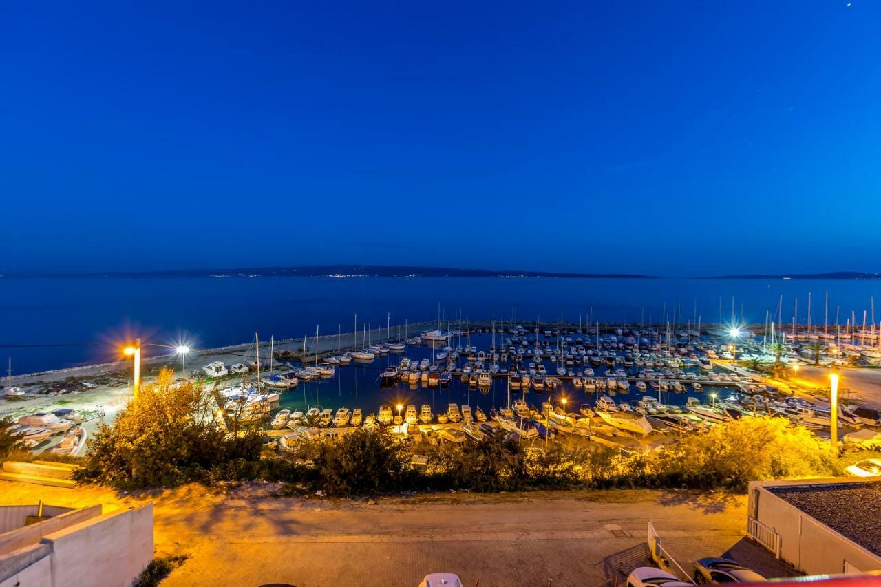 Seaside Penthouse With Hot Tub Sky Living Apartman Split Kültér fotó