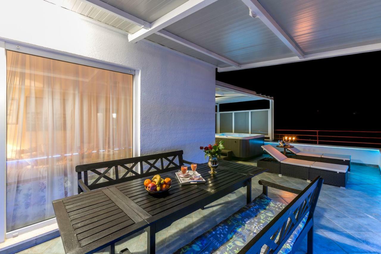 Seaside Penthouse With Hot Tub Sky Living Apartman Split Kültér fotó